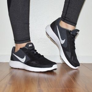 Nike Revolution